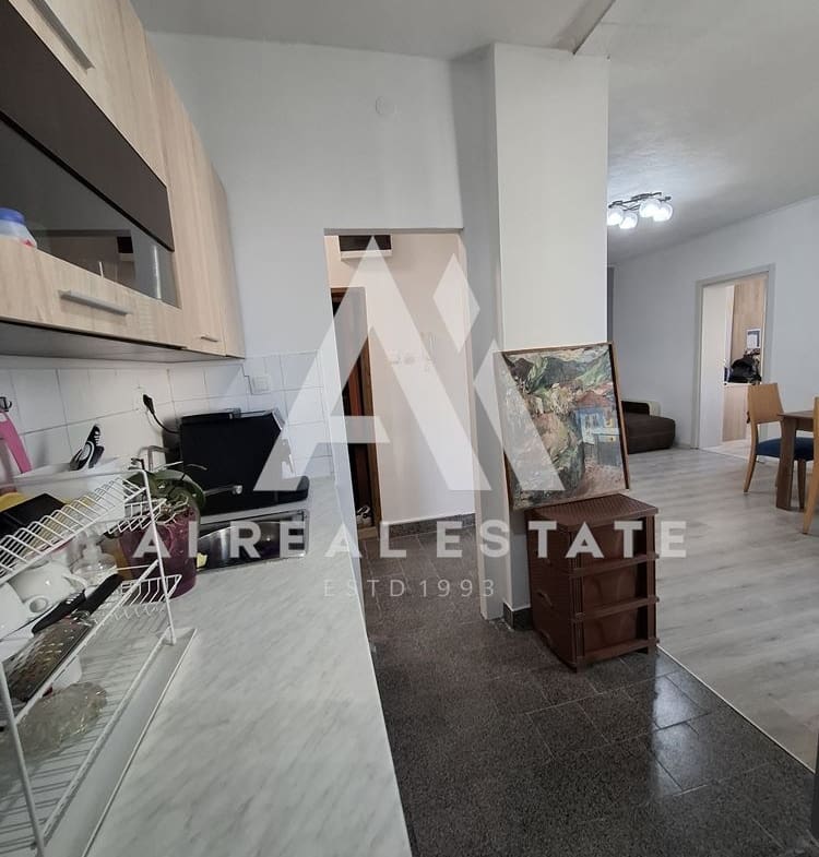 Двустаен апартамент, тухла, идеален център - 0