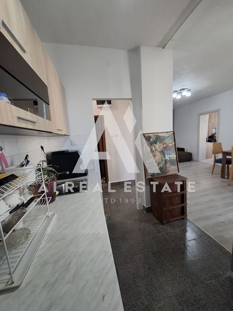 Двустаен апартамент, тухла, идеален център - 0