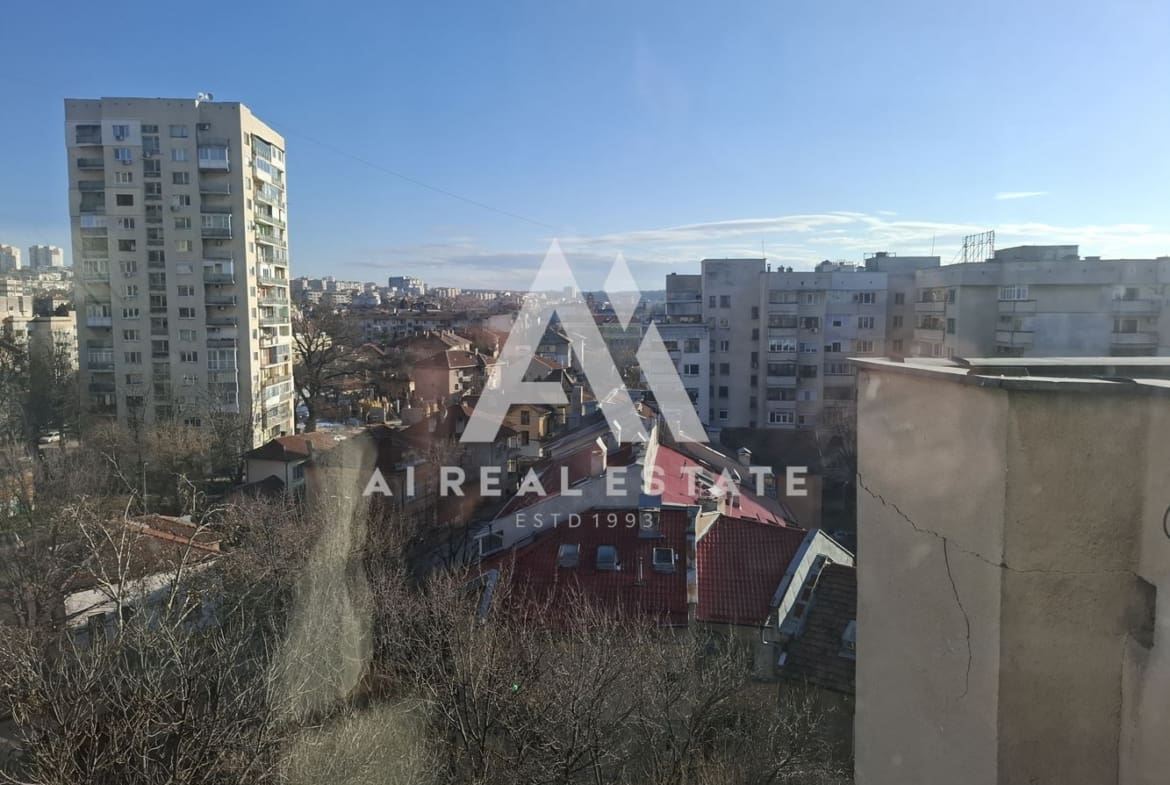 Двустаен апартамент, тухла, идеален център - 0