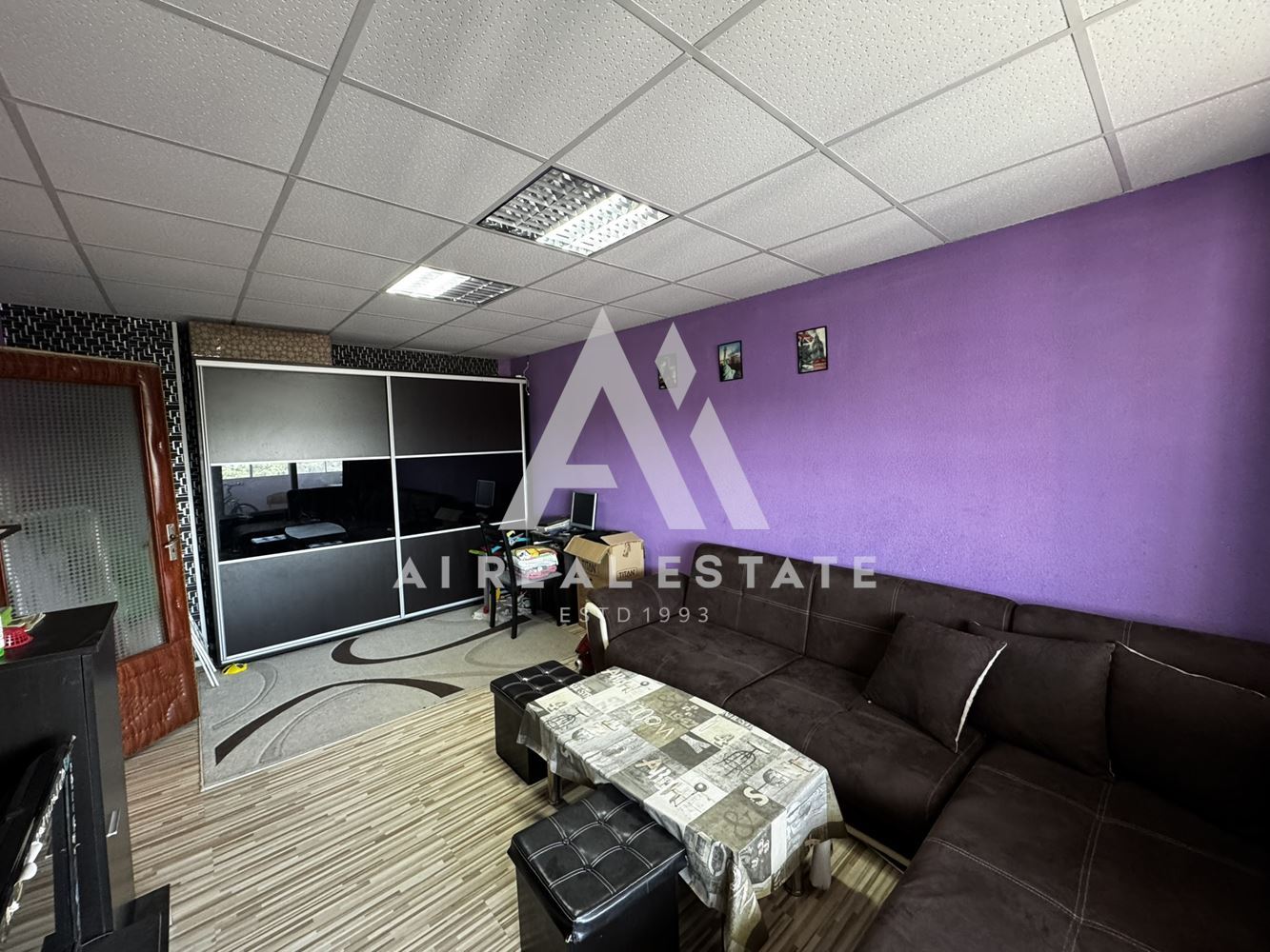 тристаен апартамент - 0