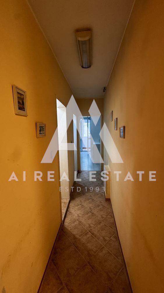 Тристаен обзаведен в района на МУ - 0