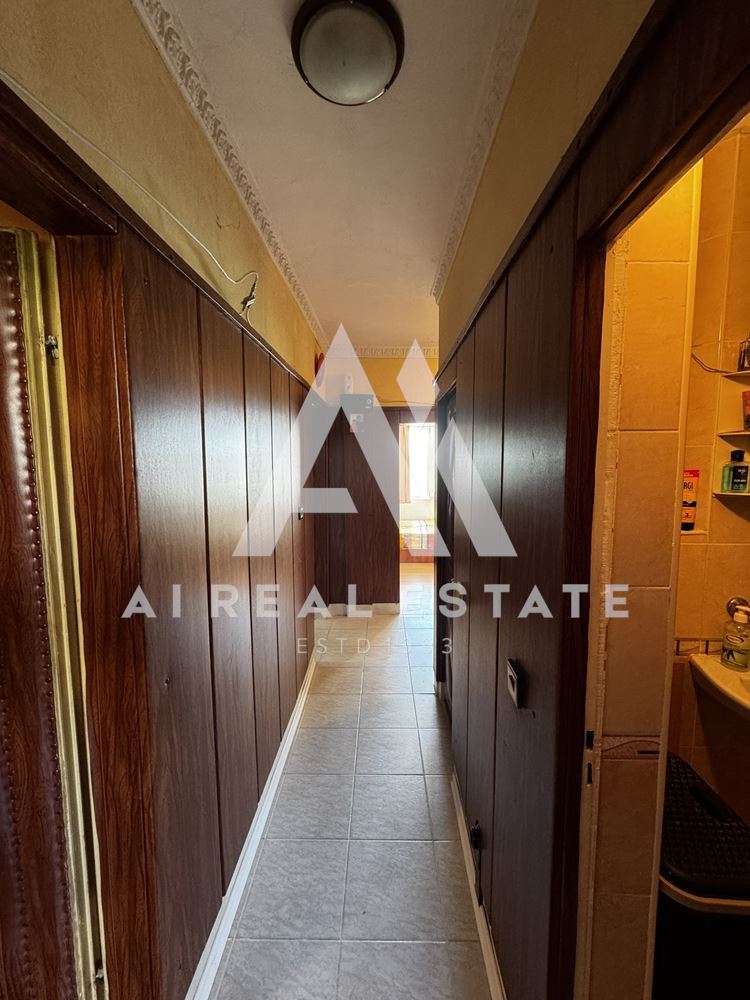 тристаен апартамент - 0