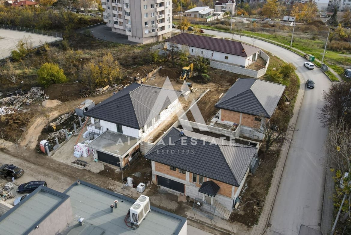 Нова къща с двоен гараж и двор гр.Плевен, ул.Трите бора - АКТ 15 до дни ! - 0