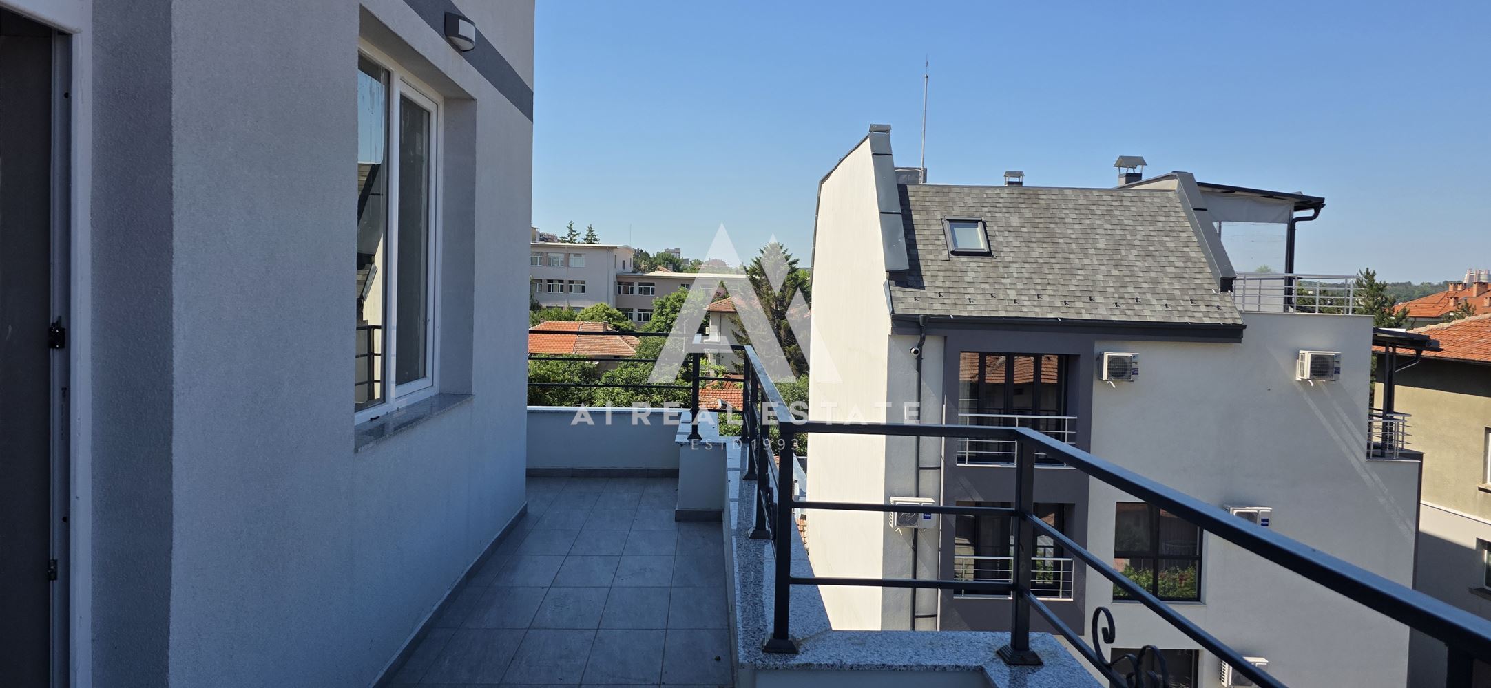 3-стаен Широк център! - 0