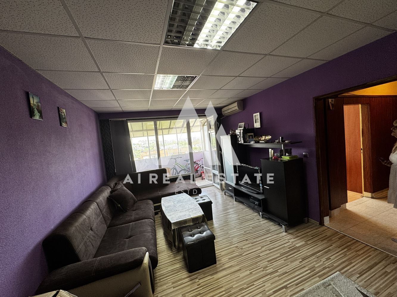 тристаен апартамент - 0