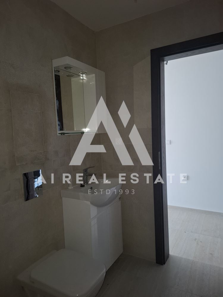 Тристаен апартамент – широк център - 0