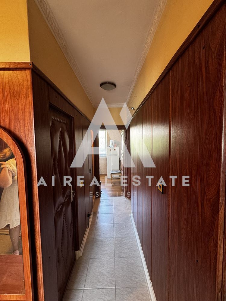 тристаен апартамент - 0