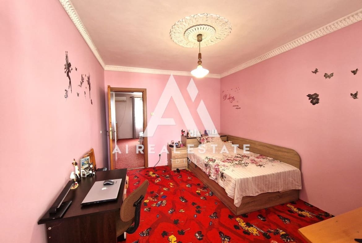 Продава тристаен апартамент - 0