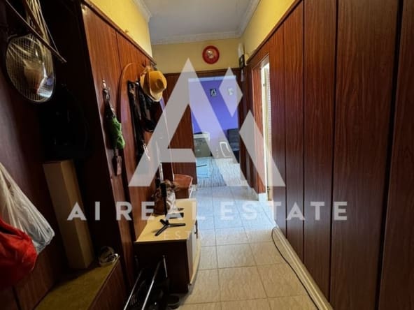 тристаен апартамент - 0