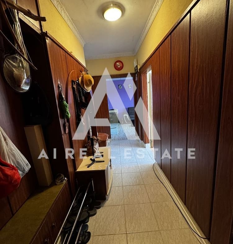 тристаен апартамент - 0