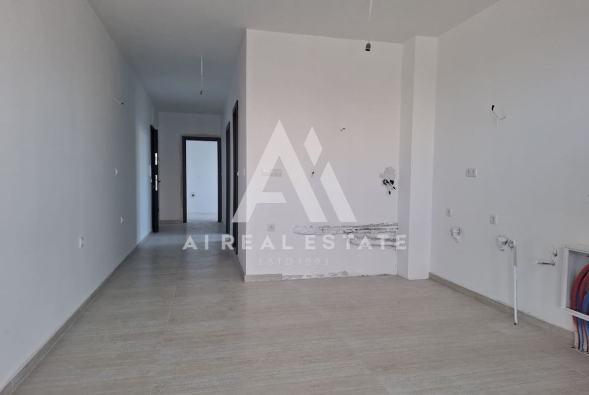 Тристаен апартамент – широк център - 0