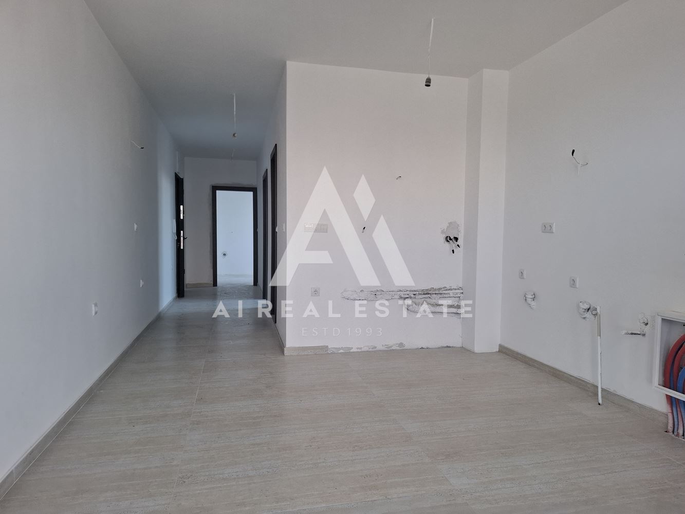 Тристаен апартамент – широк център - 0