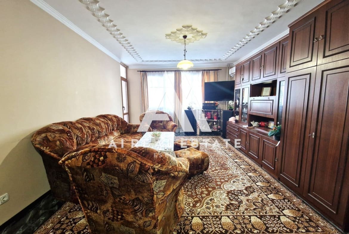 Продава тристаен апартамент - 0