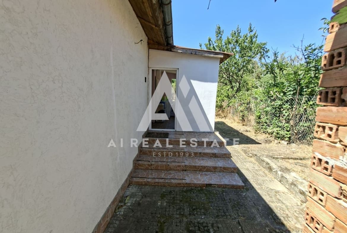 КЪЩА С ДВОР - 0