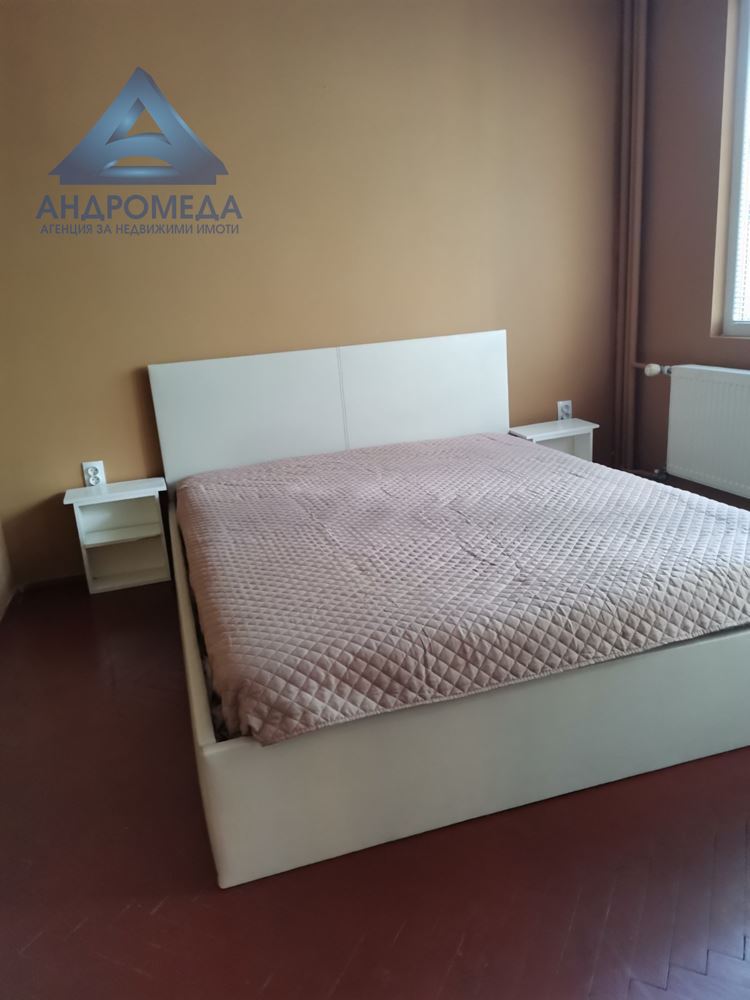 Тристаен обзаведен Окръжна болница - 0