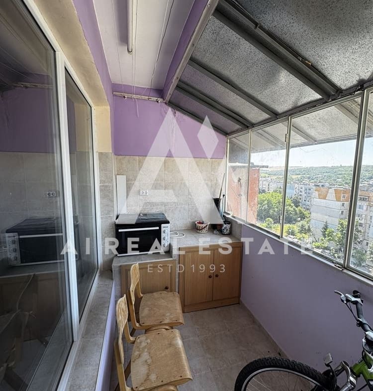 тристаен апартамент - 0