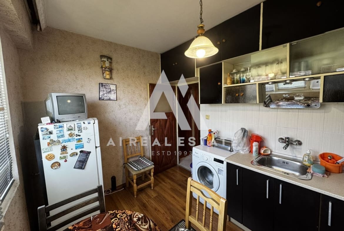 тристаен апартамент - 0