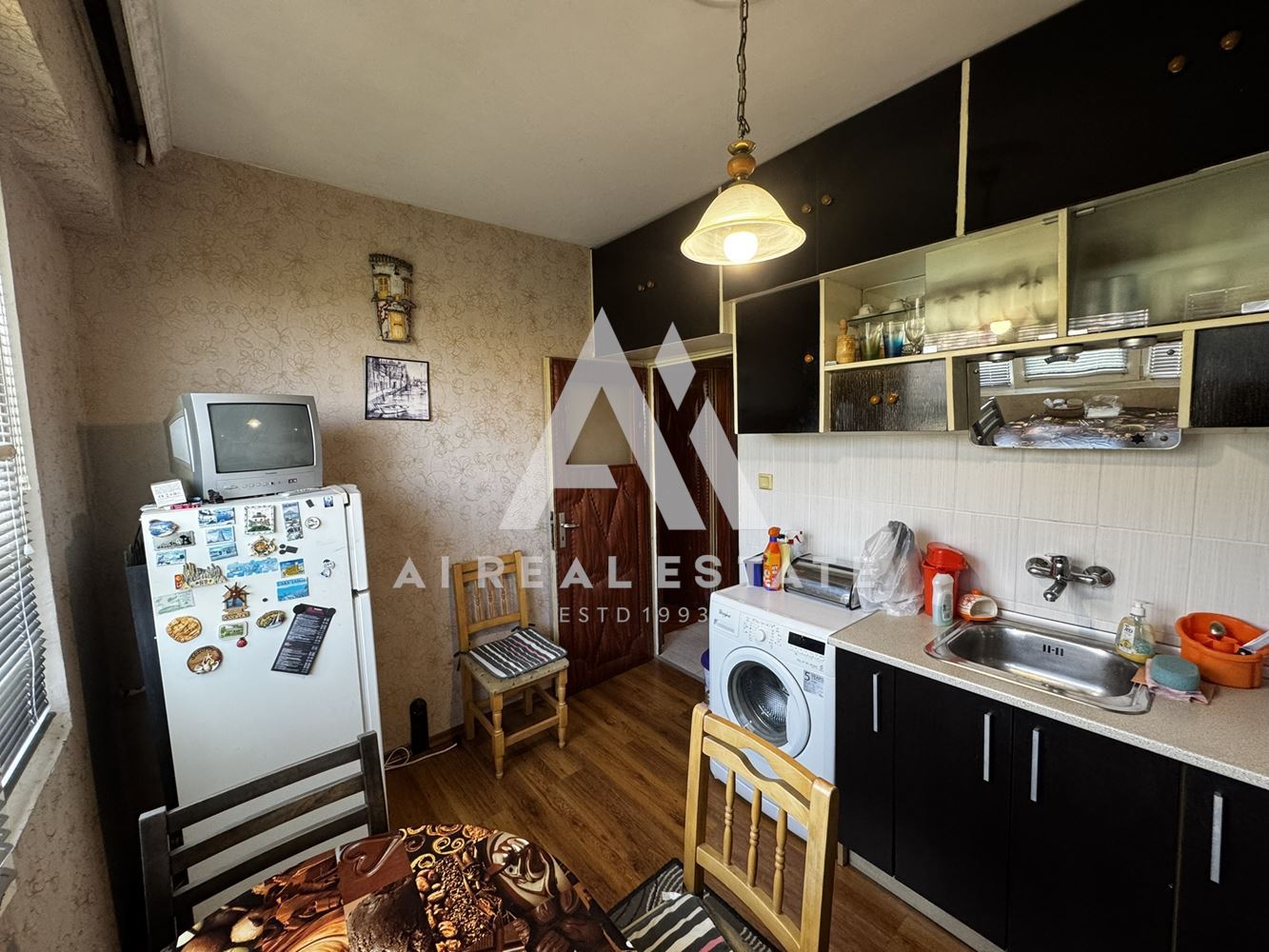 тристаен апартамент - 0