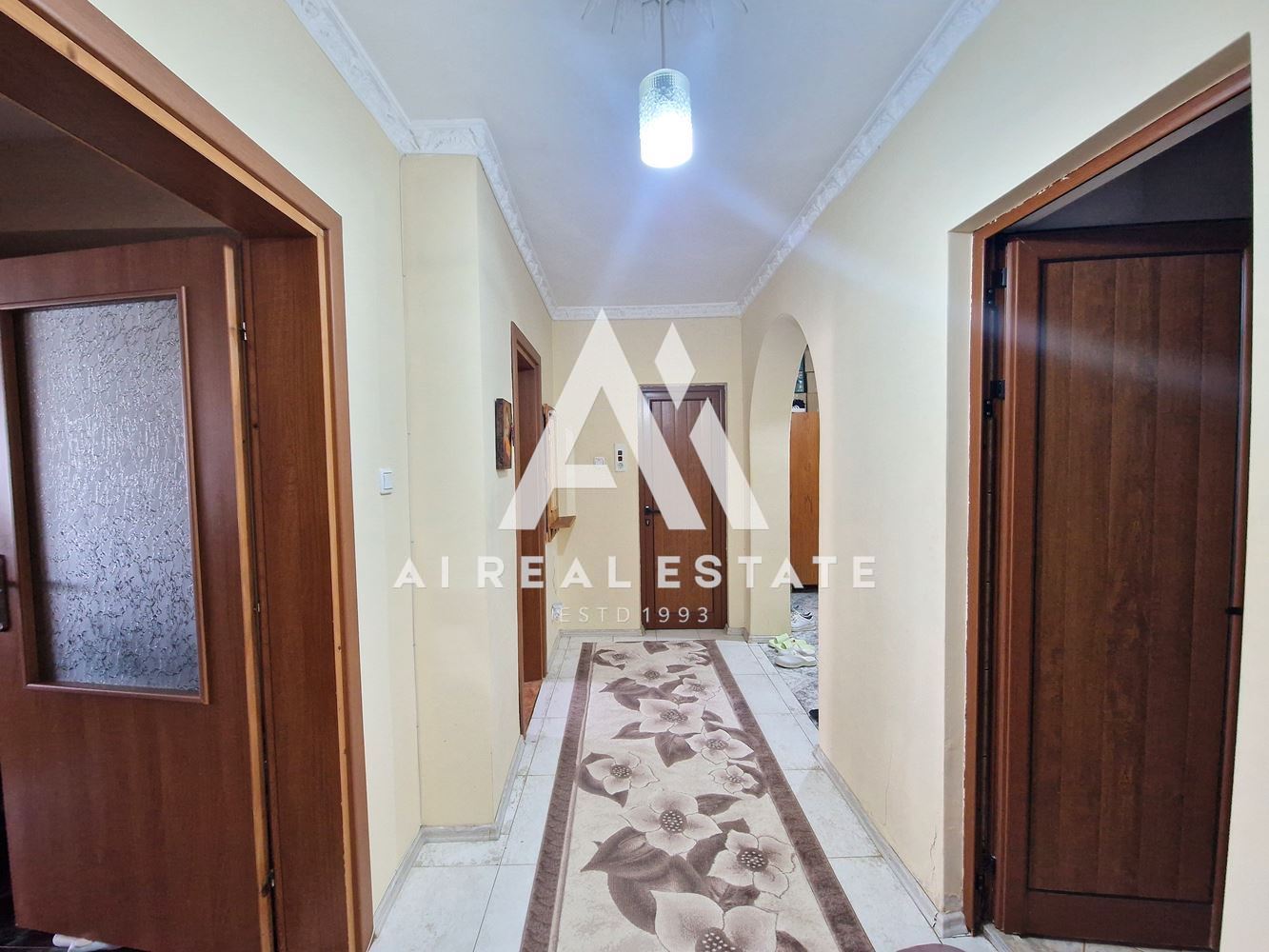 Продава тристаен апартамент - 0