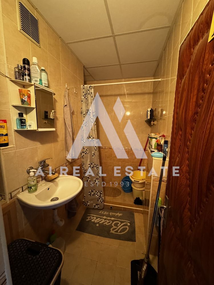 тристаен апартамент - 0