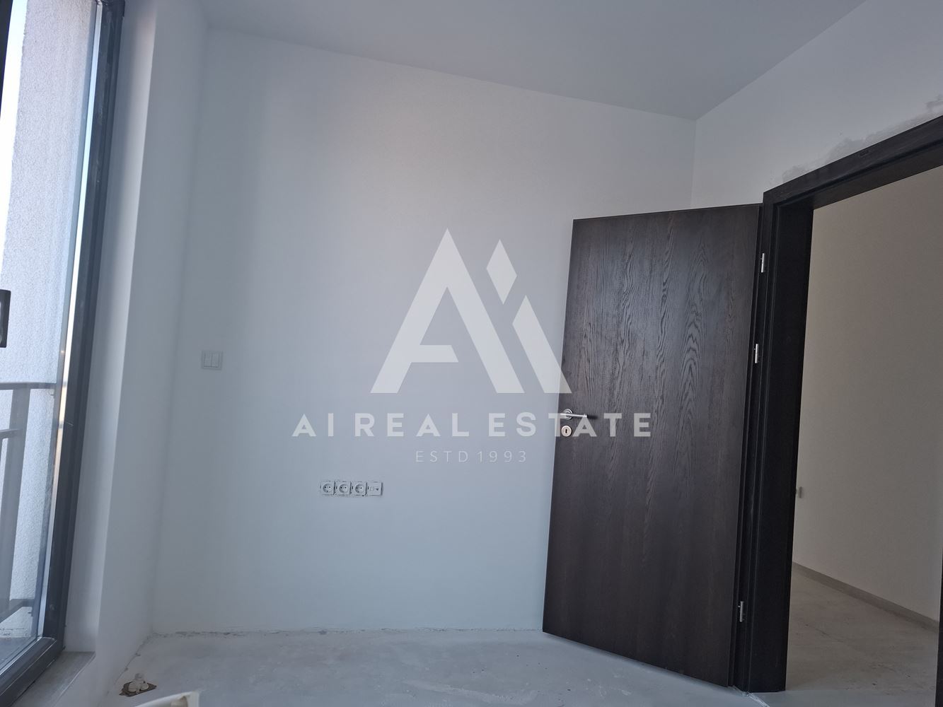 Тристаен апартамент – широк център - 0