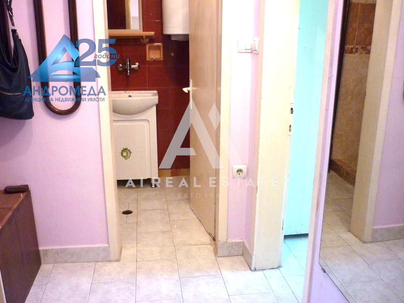 Продава двустаен апартамент - 0