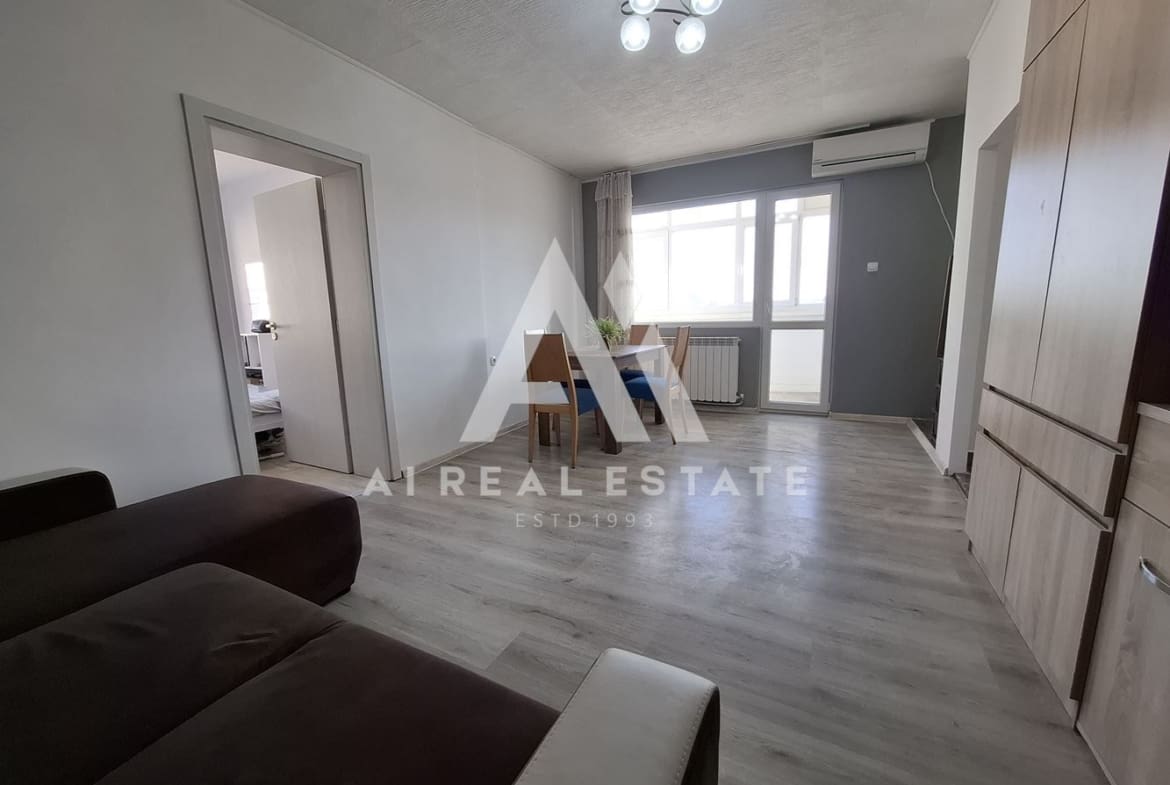 Двустаен апартамент, тухла, идеален център - 0