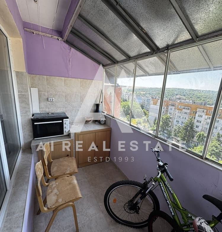 тристаен апартамент - 0