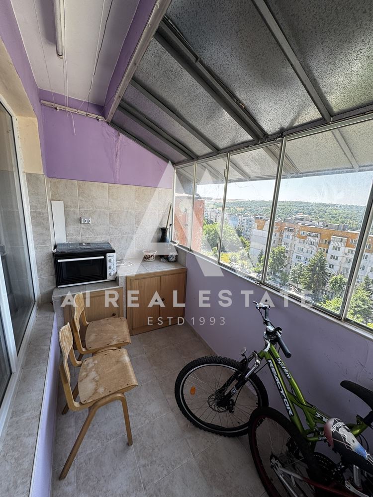 тристаен апартамент - 0