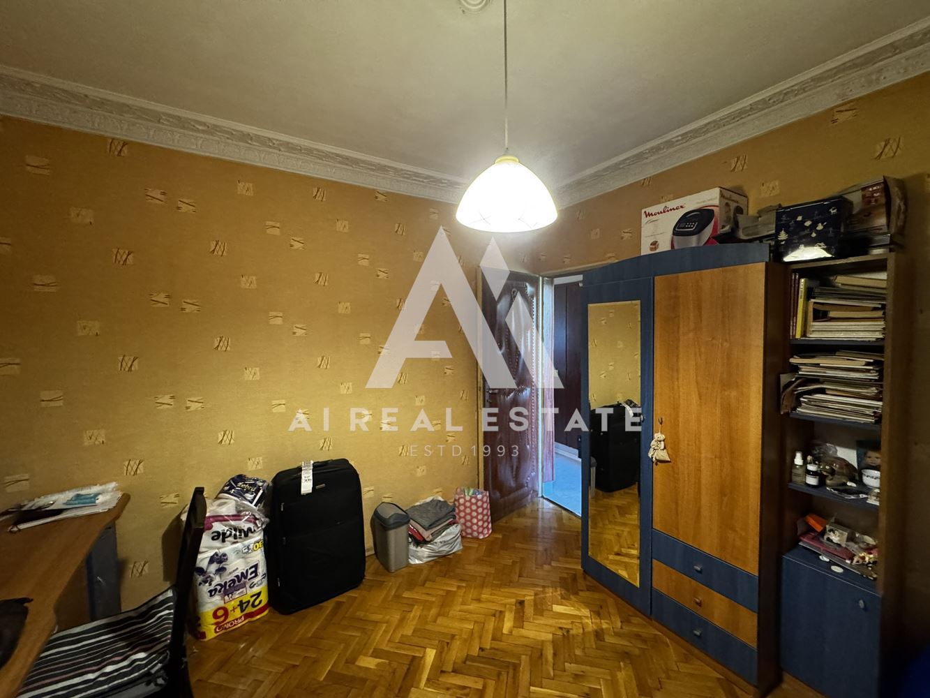 тристаен апартамент - 0