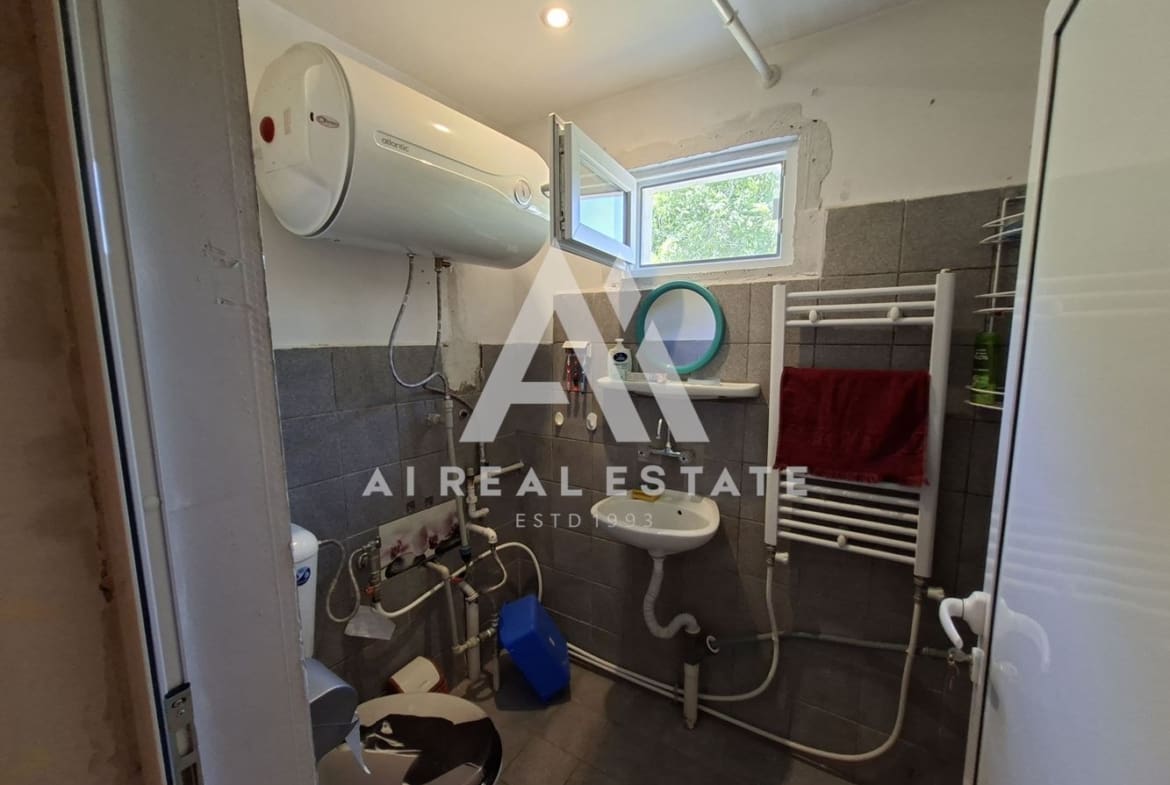 КЪЩА С ДВОР - 0