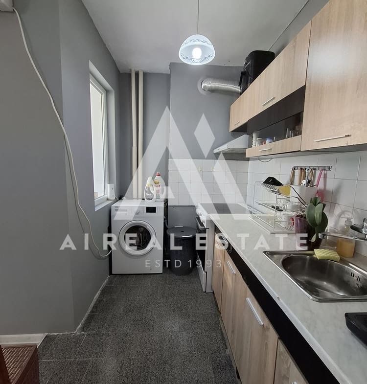 Двустаен апартамент, тухла, идеален център - 0