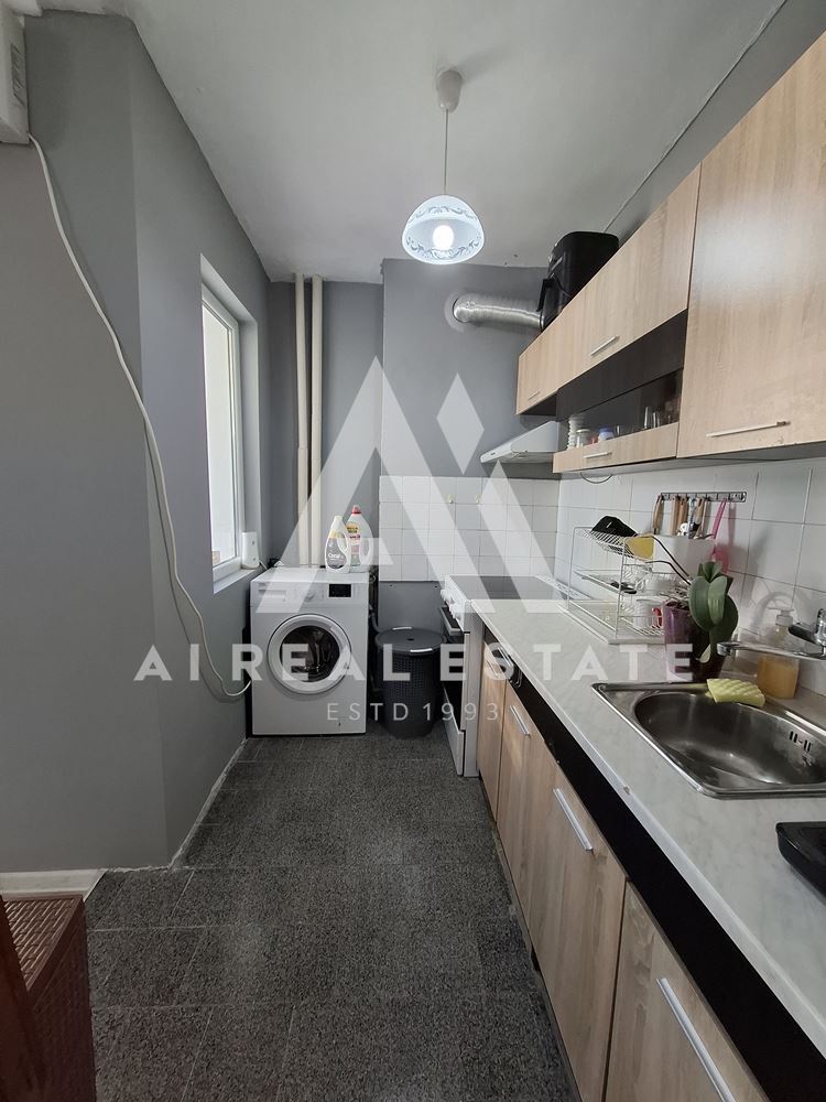 Двустаен апартамент, тухла, идеален център - 0