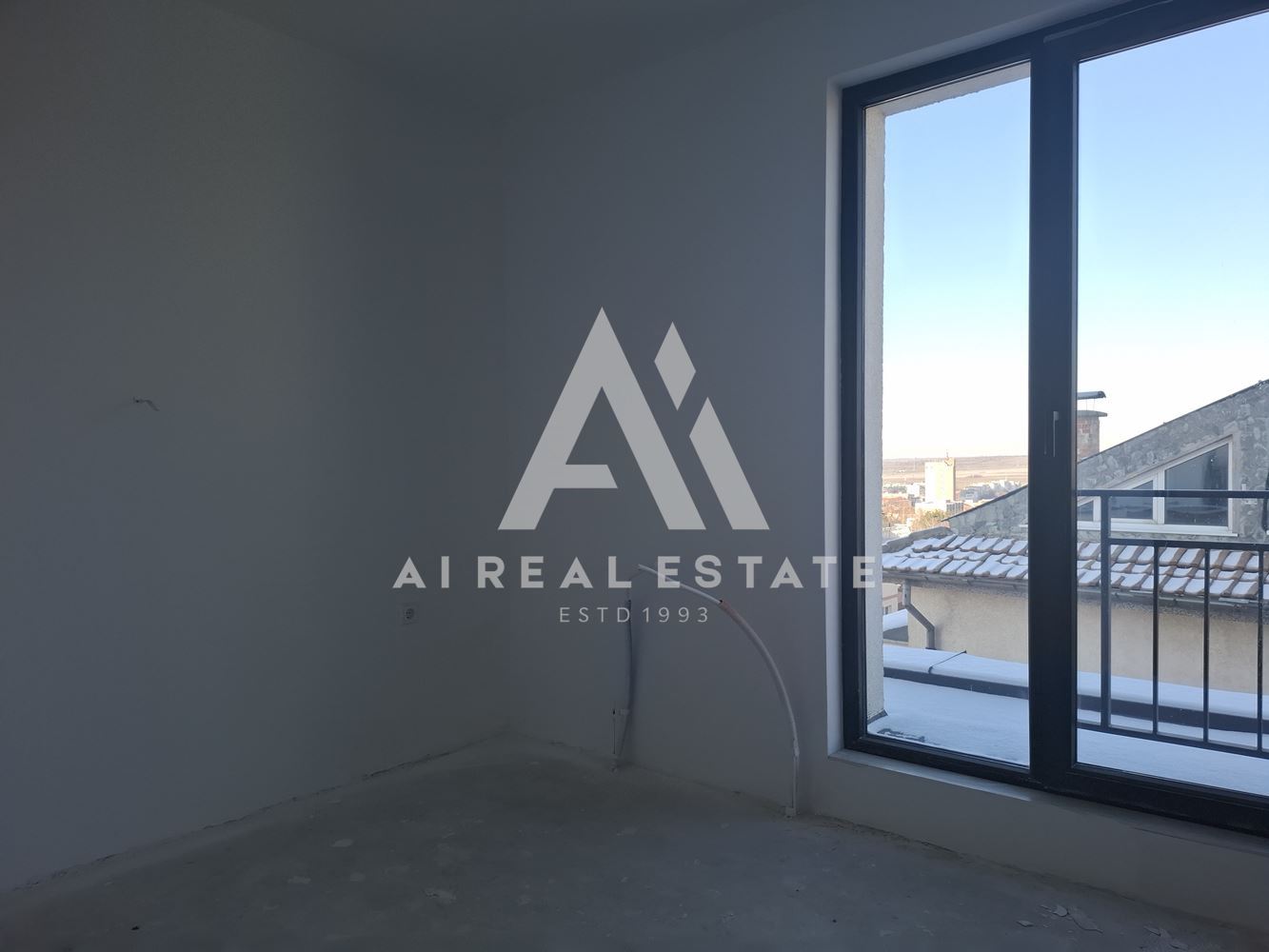 Тристаен апартамент – широк център - 0