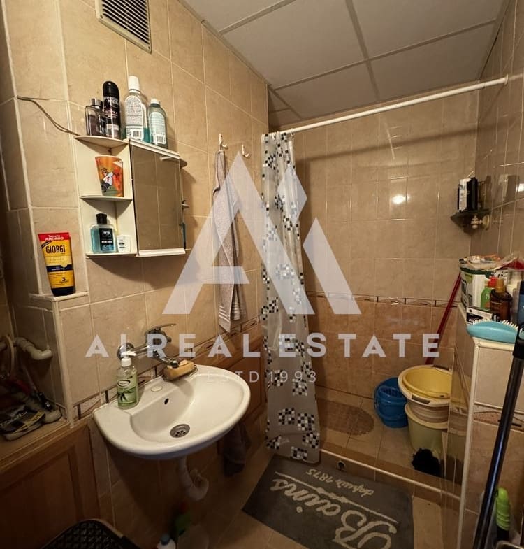 тристаен апартамент - 0