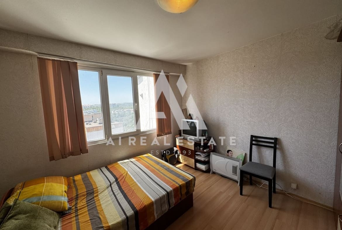 тристаен апартамент - 0