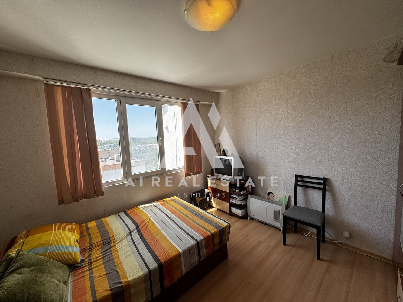 тристаен апартамент - 0