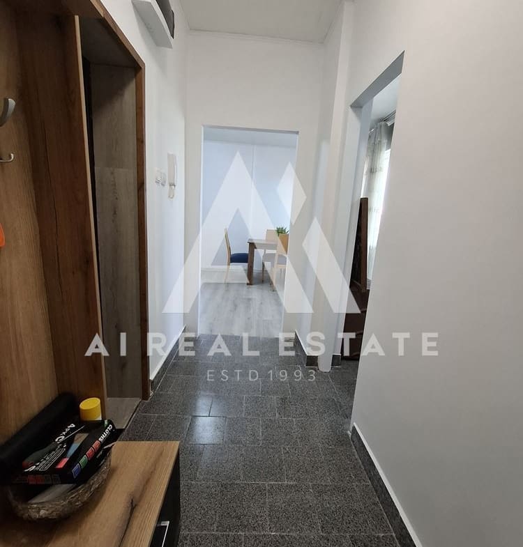 Двустаен апартамент, тухла, идеален център - 0