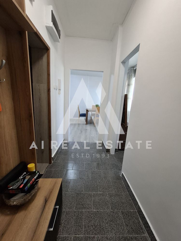 Двустаен апартамент, тухла, идеален център - 0