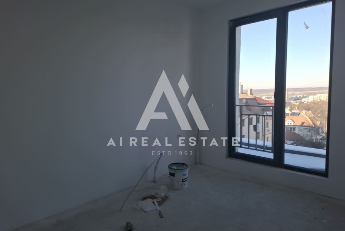 Тристаен апартамент – широк център - 0