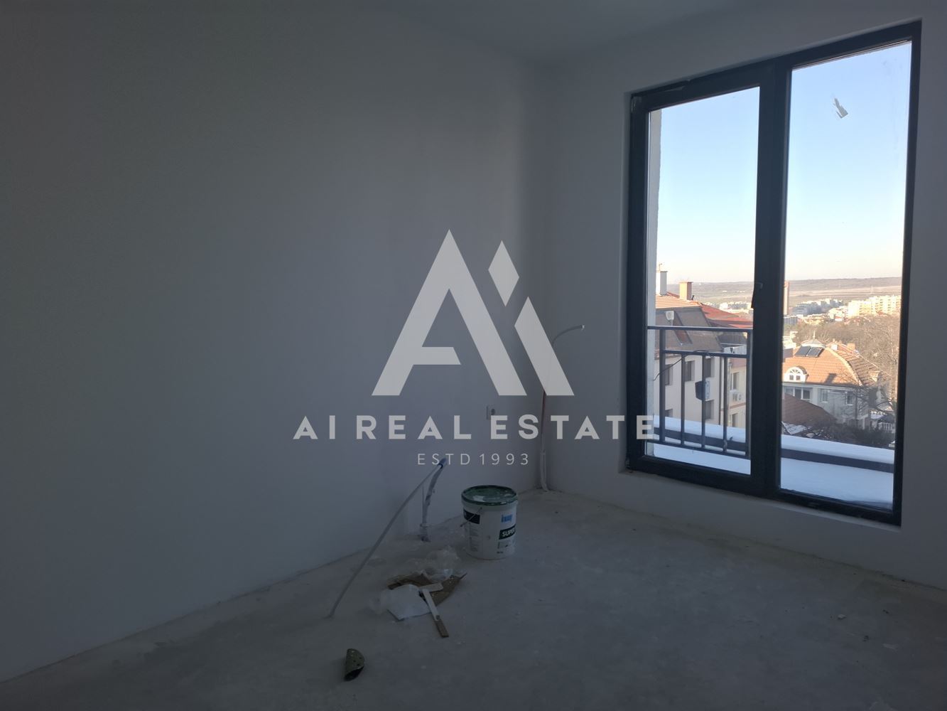 Тристаен апартамент – широк център - 0