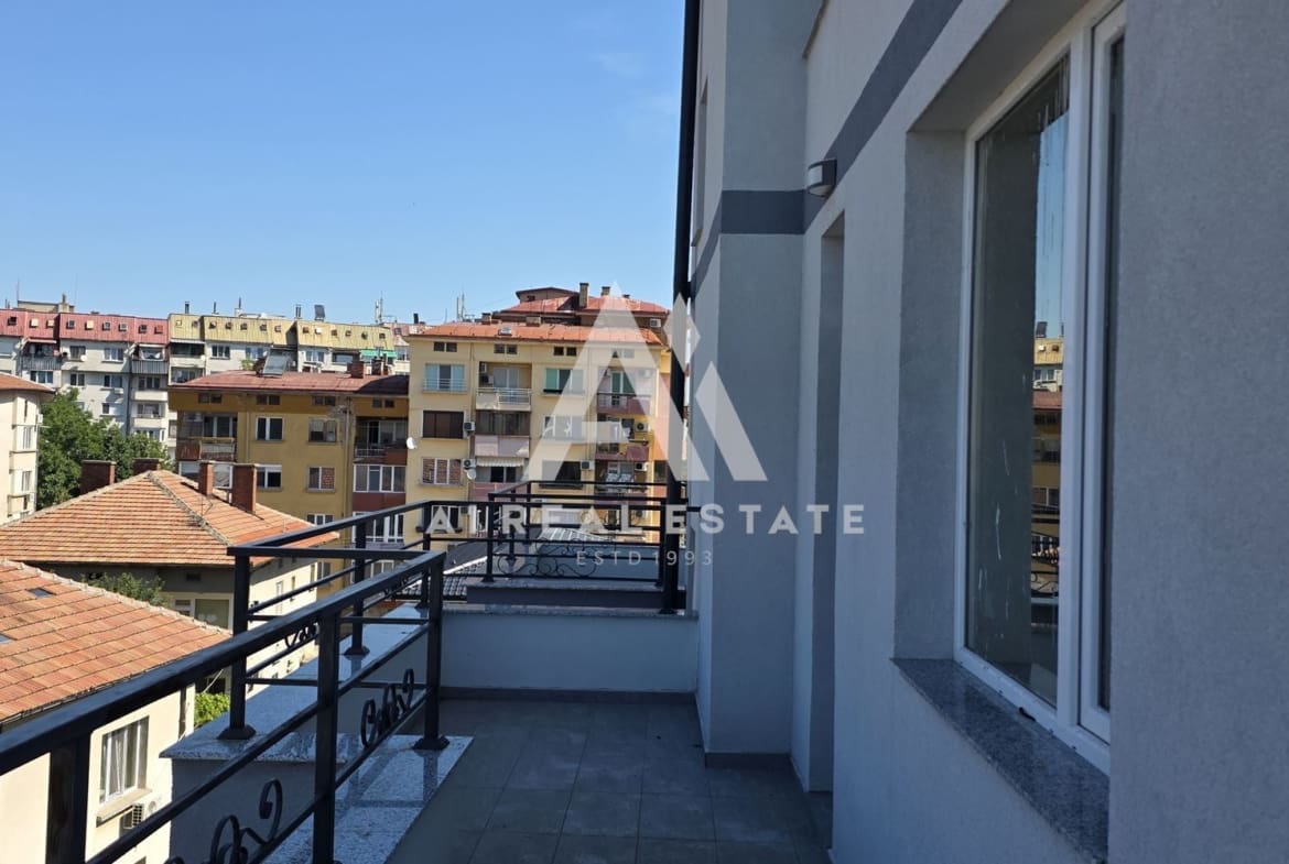 3-стаен Широк център! - 0