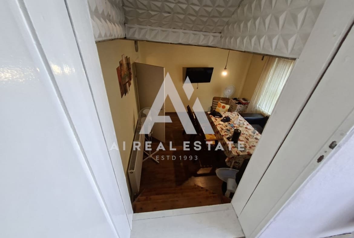 КЪЩА С ДВОР - 0