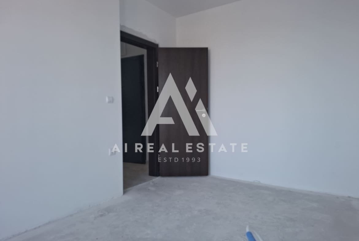 Тристаен апартамент – широк център - 0