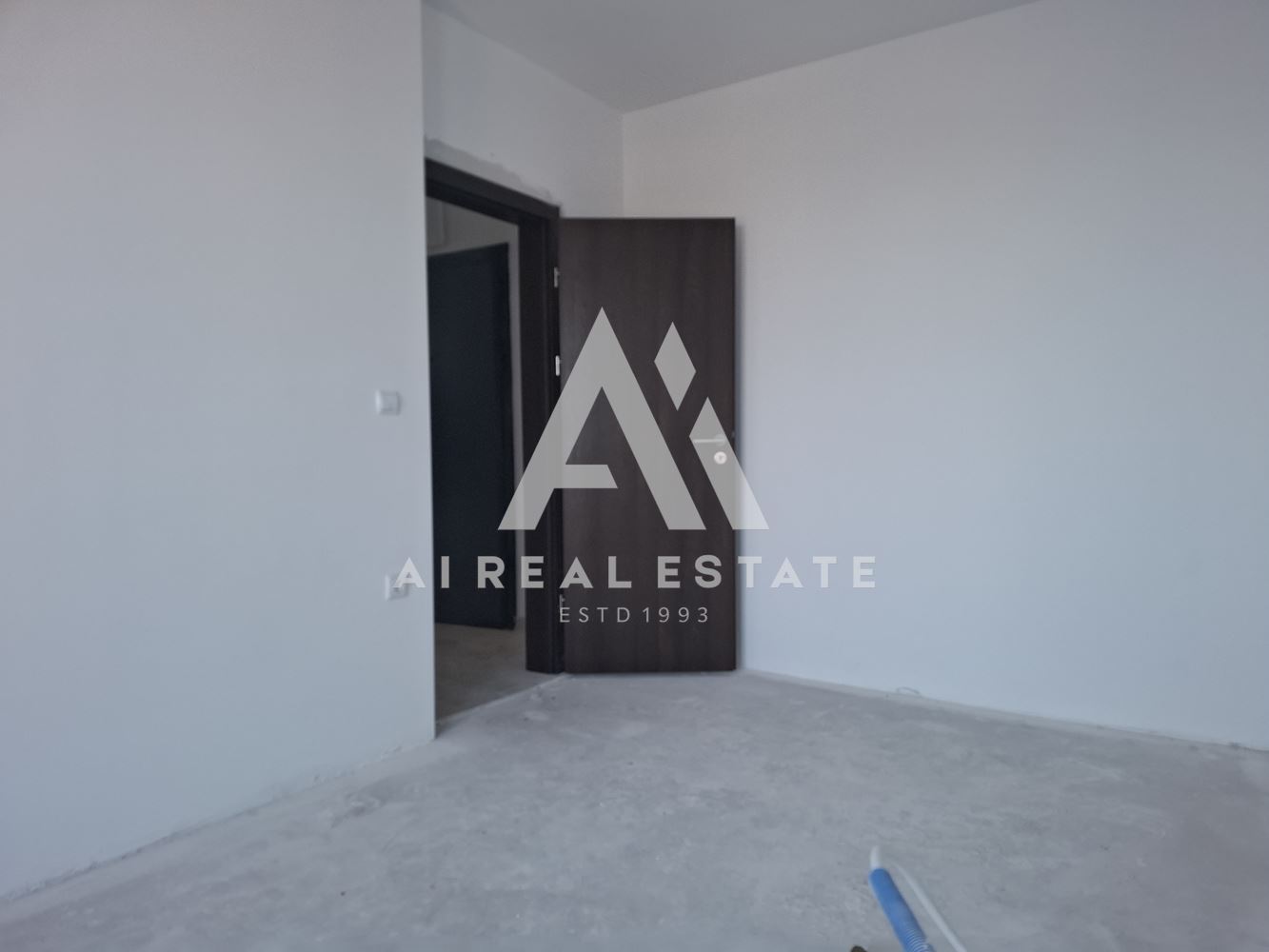 Тристаен апартамент – широк център - 0