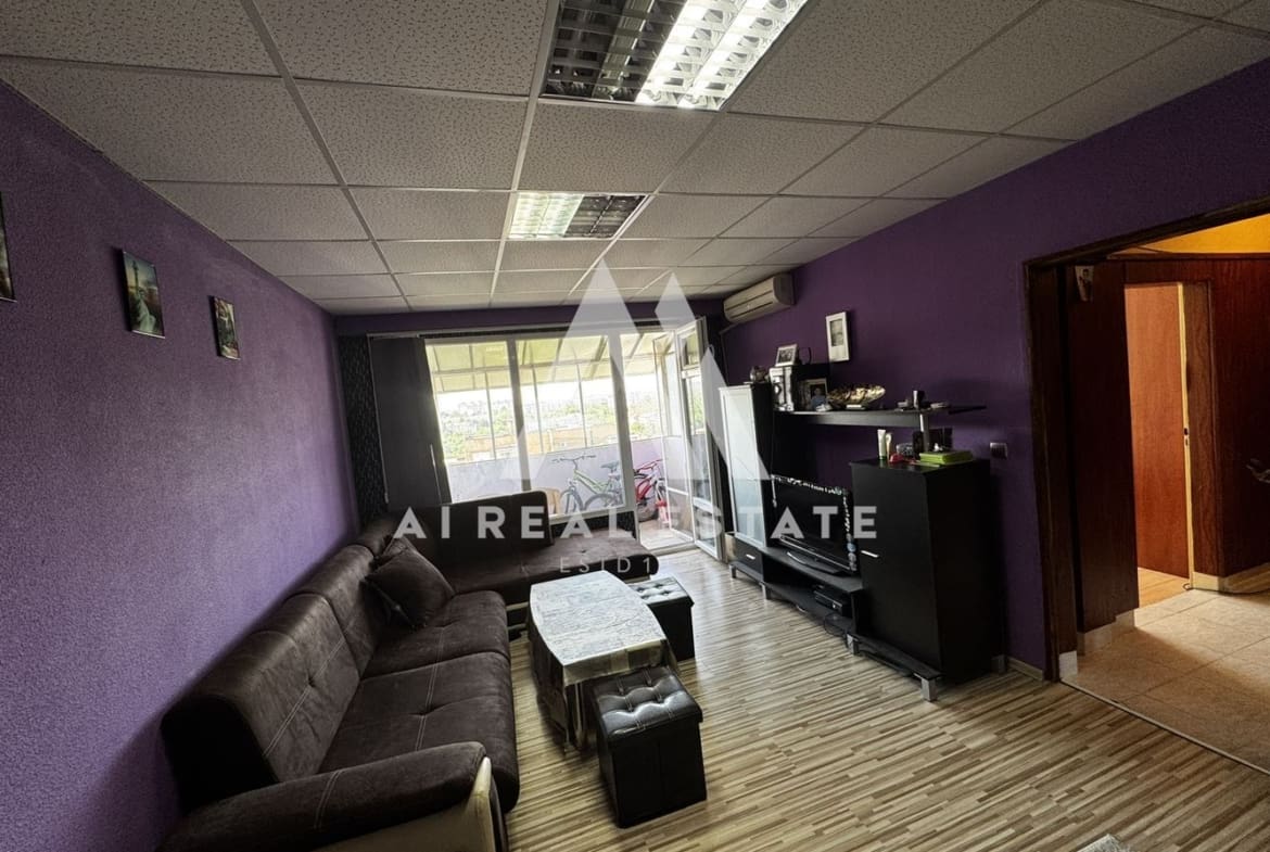 тристаен апартамент - 0