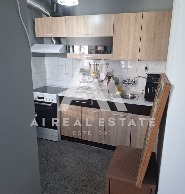 Двустаен апартамент, тухла, идеален център - 0