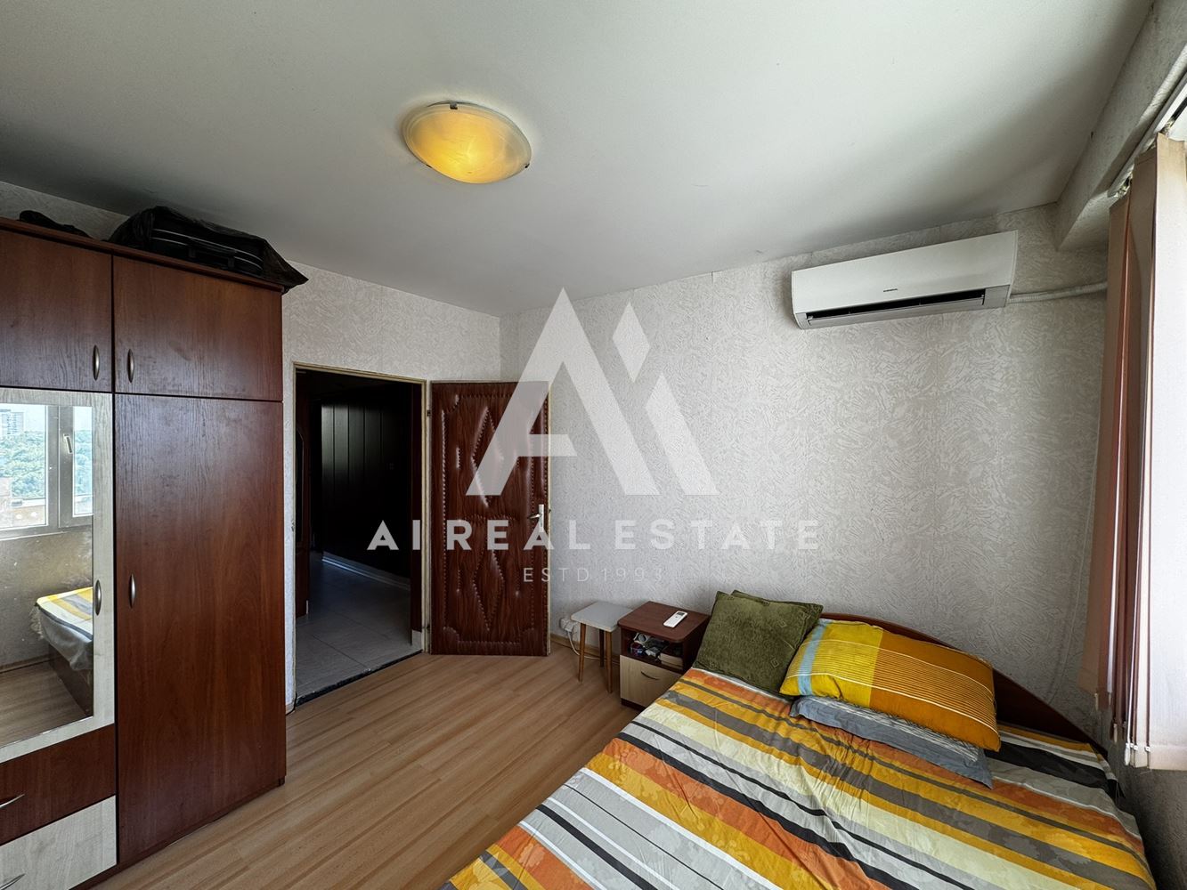 тристаен апартамент - 0