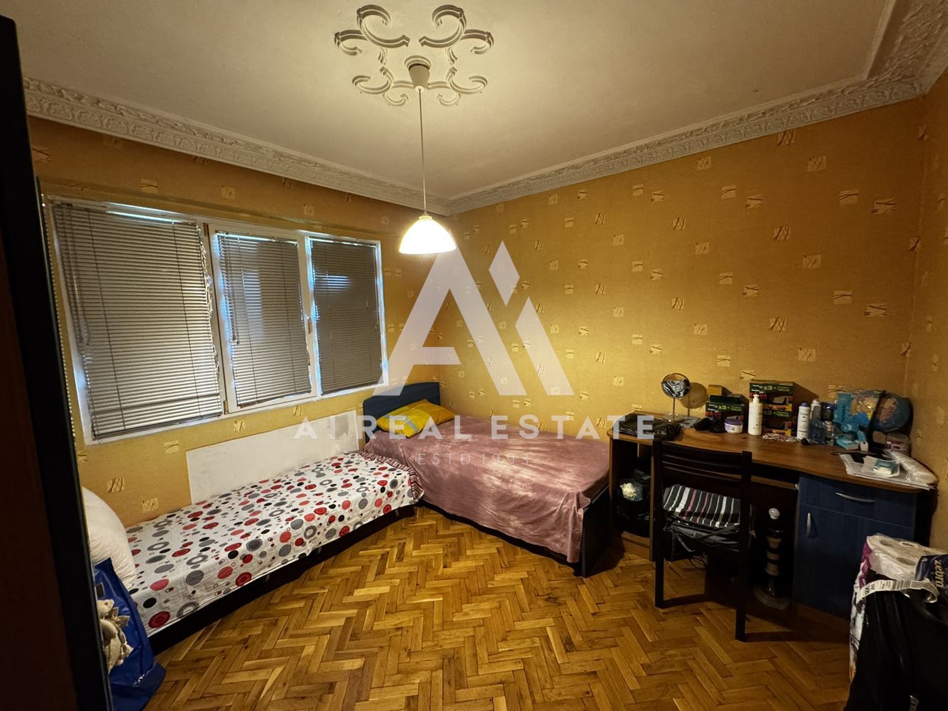 тристаен апартамент - 0