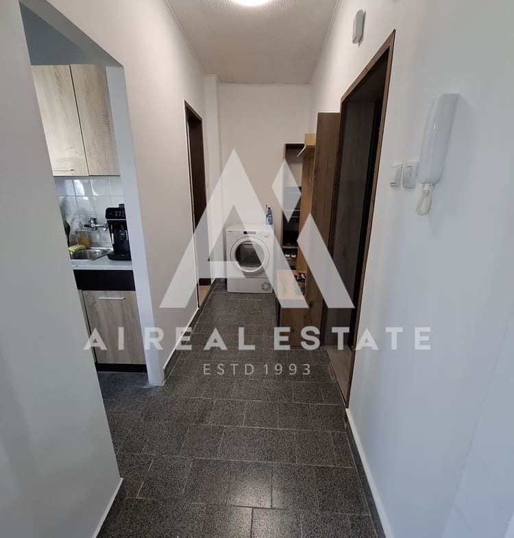 Двустаен апартамент, тухла, идеален център - 0